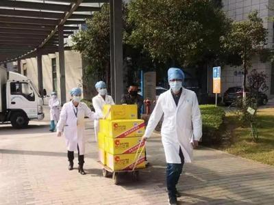 继近20万只N95口罩驰援武汉，k8凯发再捐300万坚果食品物资！